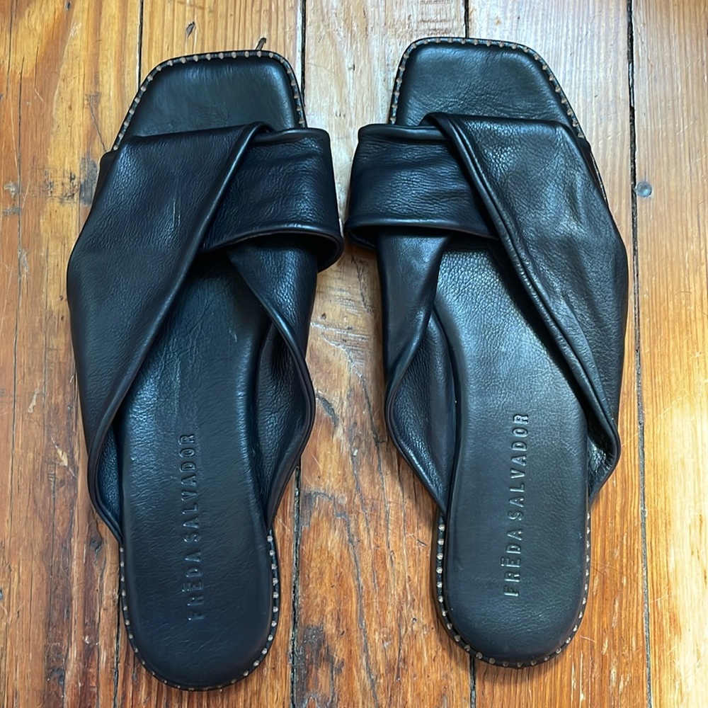 Freda Salvador Black Leather Twisted Strap Slide Sandals